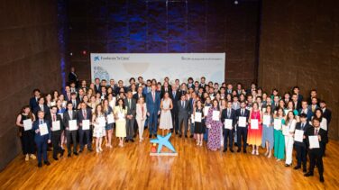 Los Reyes entregan las becas de la Fundación ”la Caixa” para estudios de posgrado en el extranjero