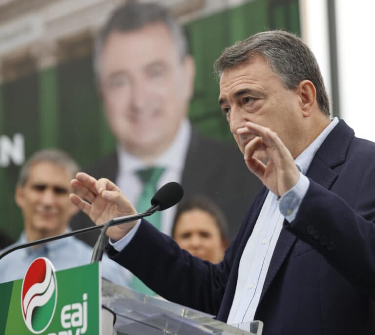 El PNV no revierte su caída y abre la puerta a que Bildu le supere en diputados, según las encuestas