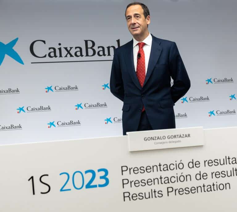 CaixaBank critica la entrada de  STC en Telefónica: "No fue la mejor manera y generó polvareda"