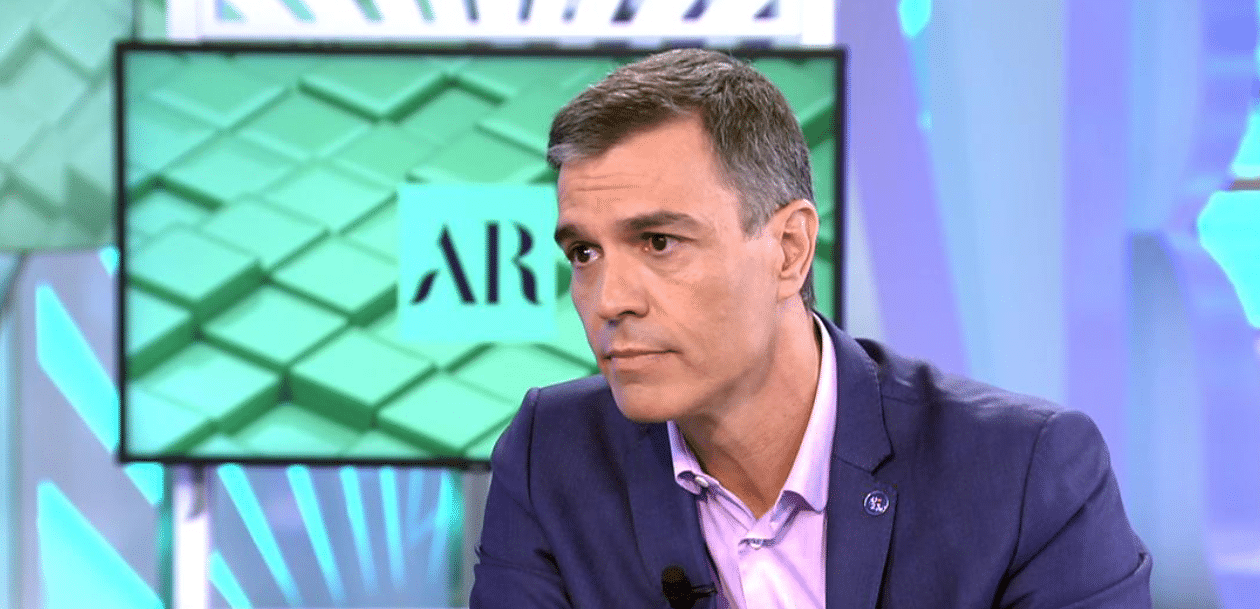 El presidente del Gobierno, Pedro Sánchez, en un momento de la entrevista en 'El programa de Ana Rosa', este 4 de julio de 2023, en Telecinco.