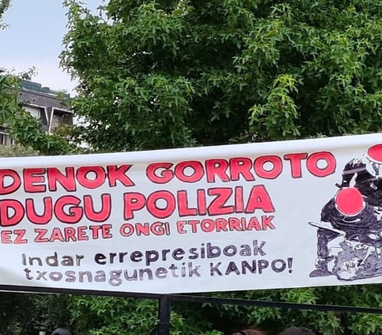 Los ertzainas, "perritos calientes" para los antisistema: los sindicatos policiales denuncian ataques en las fiestas patronales vascas