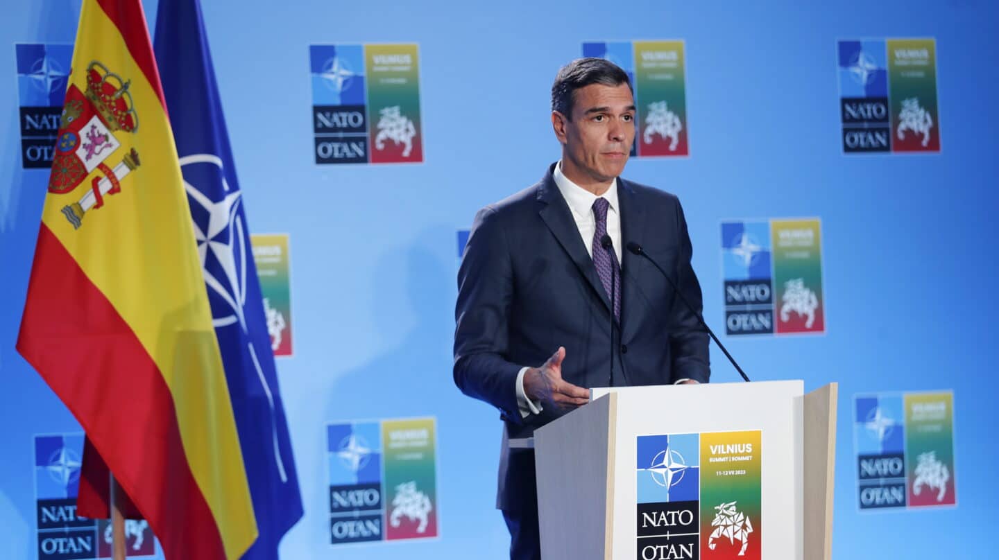 Vilnius (Lithuania), 12/07/2023.- Prime Minister of Spain Pedro Sanchez attends a press conference during the NATO ?summit in Vilnius, Lithuania, 12 July 2023. The North Atlantic Treaty Organization (NATO) Summit takes place in Vilnius on 11 and 12 July 2023 with the alliance's leaders expected to adopt new defense plans. (Lituania, España) EFE/EPA/TOMS KALNINS