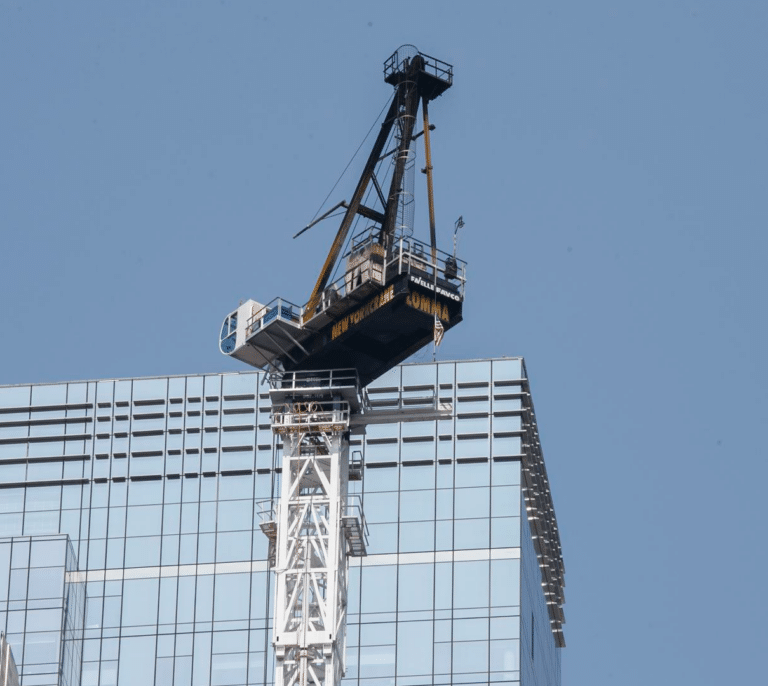 Así fue el momento de colapso de una grúa en Nueva York que dejó al menos 12 heridos