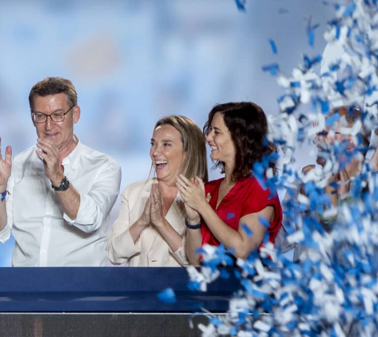 Ayuso replica a Aguirre que "no se puede tirar a Feijóo por un puente. No somos podemitas"