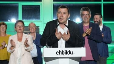 Sánchez y Otegi, los más felices
