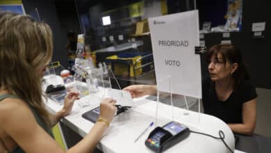 Correos asegura que el 100% de los electores recibirán hoy la documentación para votar