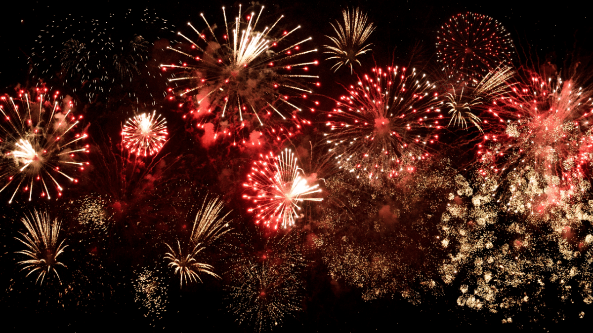 Fuegos artificiales por el Día de la Independencia, mientras muchos preguntan por qué se celebra el 4 de julio en EEUU y qué se hace