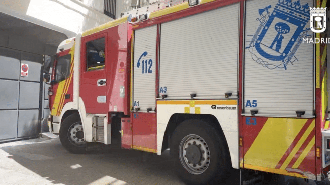 Desalojan el Mesón Txistu al arder la parrilla en plena hora de comidas Emergencias Madrid