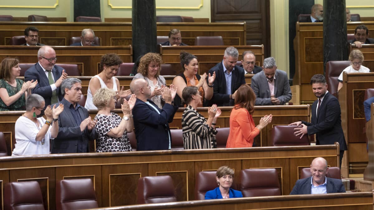 Las bazas del PSOE para sumar votos en el Congreso: grupo propio a ERC y Junts, y puestos en las comisiones parlamentarias