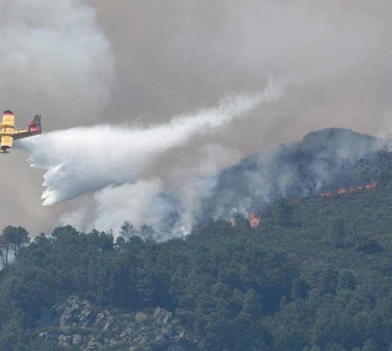 La resistencia de ocho familias contra la amenaza de los 'superincendios' en Extremadura