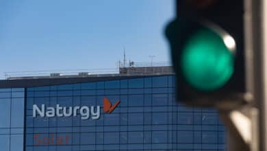 Naturgy reta a Endesa e Iberdrola y rebaja los precios del gas y la luz a sus clientes casi un 40%