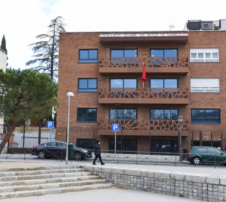 El Constitucional protege a un marroquí despedido de un banco  por defender los derechos rifeños