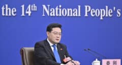China destituye al ministro de Exteriores tras un mes de ausencia
