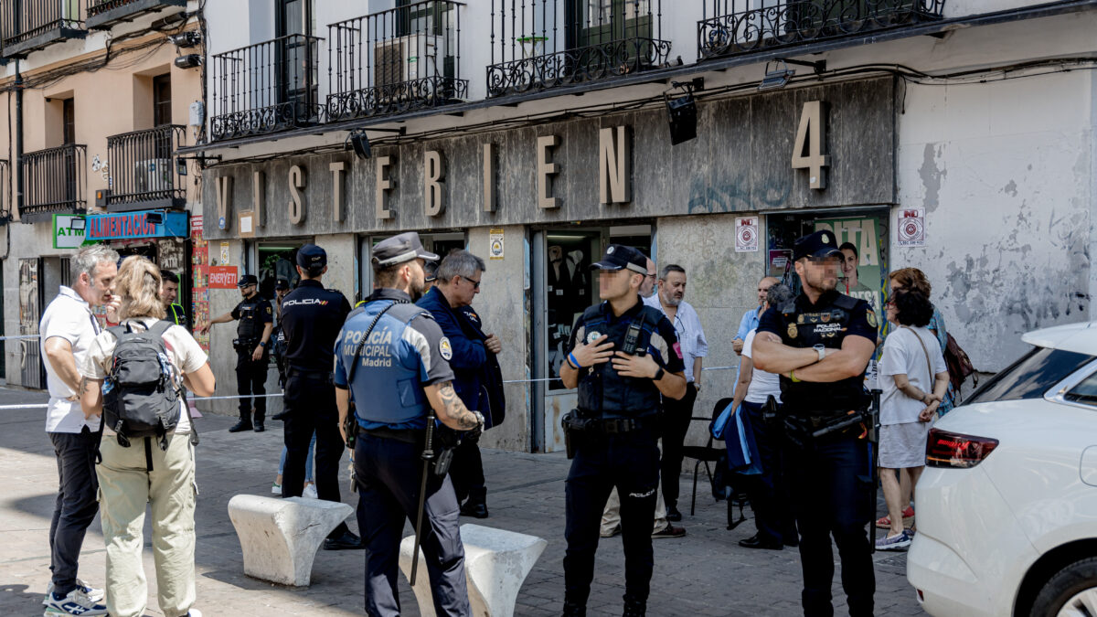 Muere apuñalada la dueña de una tienda de uniformes en Tirso de Molina (Madrid)