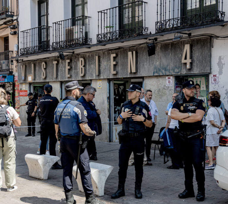 Muere apuñalada la dueña de una tienda de uniformes en Tirso de Molina (Madrid)