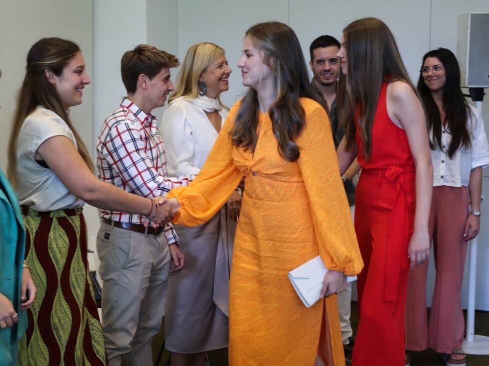 Encuentro de la Princesa de Asturias y de Girona y la Infanta Sofía con jóvenes que participan en los programas de la Fundación