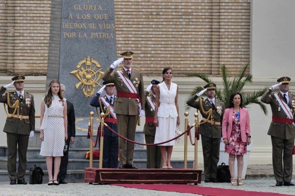 Los reyes y Leonor durante la entrega de despachos en la academia militar de Zaragoza