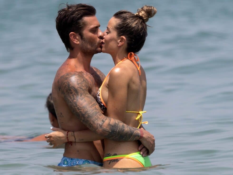 Rodri Fuertes y Marta Castro disfrutan de su primer verano como pareja en las playas de Ibiza