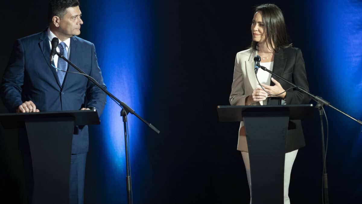 Freddy Superlano y Maria Corina Machado participan en el debate en la Andres Bello Catholic University (UCAB)