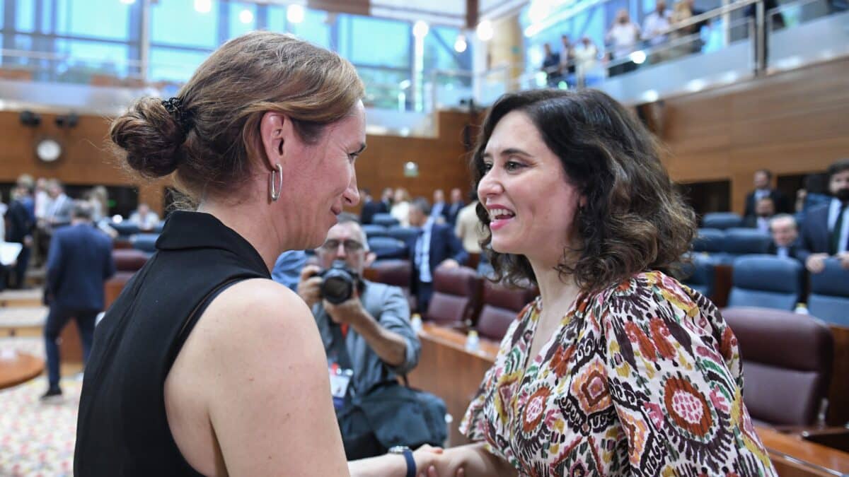 Ayuso reaparece en la Asamblea de Madrid tras ser intervenida por sufrir un aborto