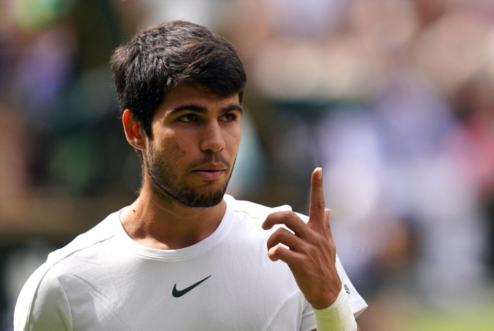 Carlos Alcaraz, que es uno de los tenistas masculinos más jóvenes en ganar un título de Grand Slam