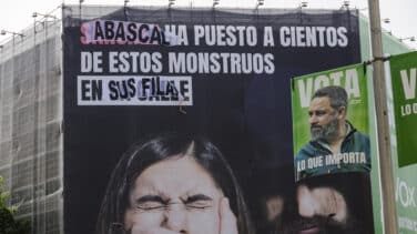 La guerra de las lonas: el recurso barato, polémico y rentable que desempolvó el 23-J