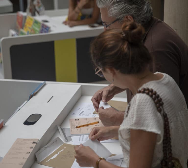 El plazo para votar por correo se amplía hasta mañana viernes a las 14 horas