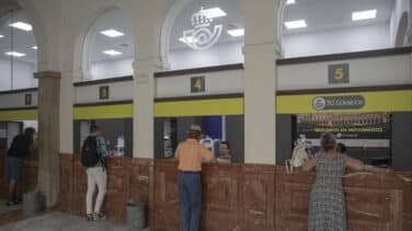 Correos pide a la Junta Electoral ampliar un día el plazo para votar