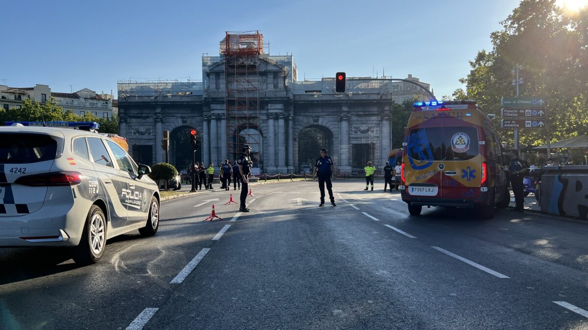 Permanece grave una joven atropellada en la Puerta de Alcalá de Madrid