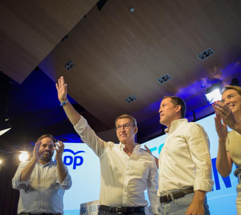 Feijóo pide "una mayoría para gobernar en solitario, sin bloques ni bloqueos"
