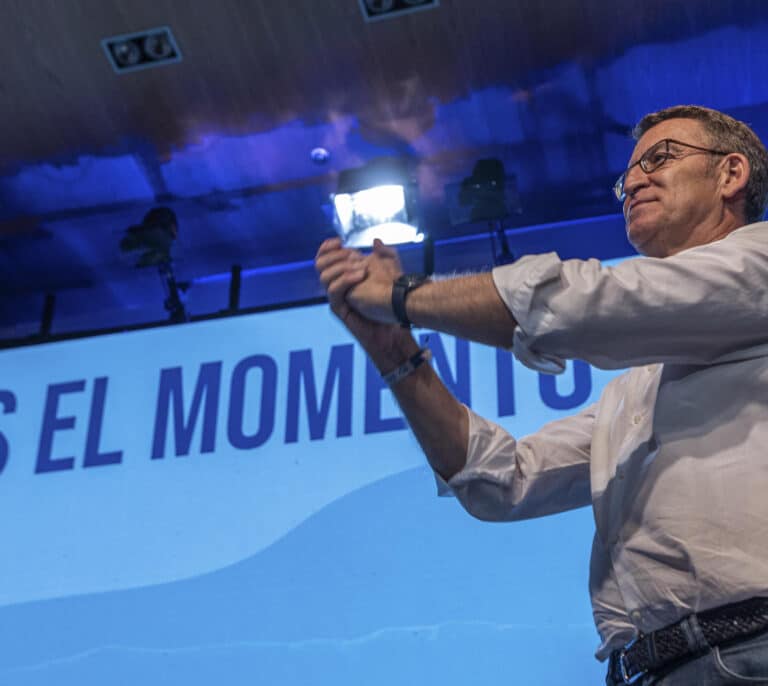 El bloqueo en Murcia da una baza a Feijóo para su cara a cara con Sánchez