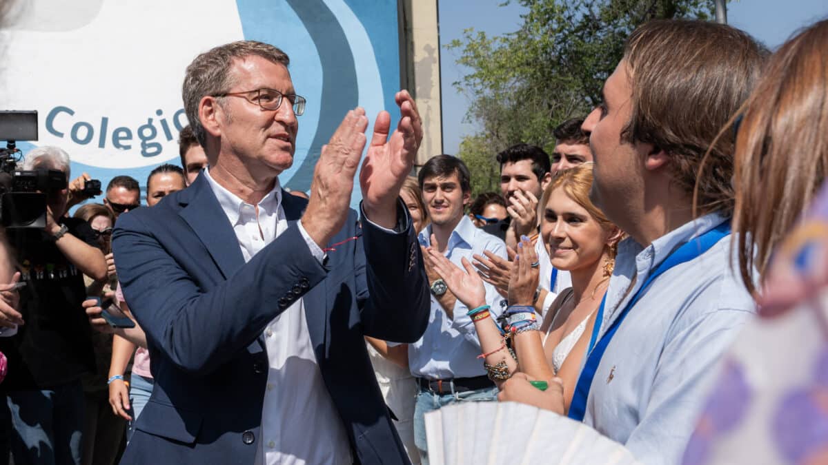 Las encuestas de televisión discrepan de si PP y Vox sumarán absoluta para gobernar