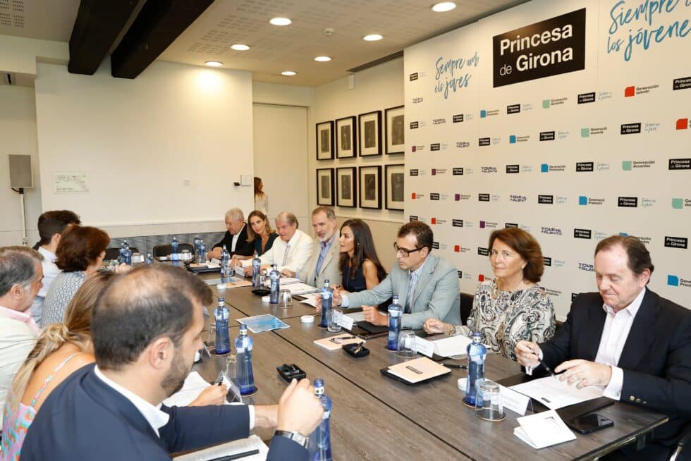 Los reyes Felipe y Letizia mantienen una reunión con los miembros del Consejo Asesor de la Fundación Princesa de Girona