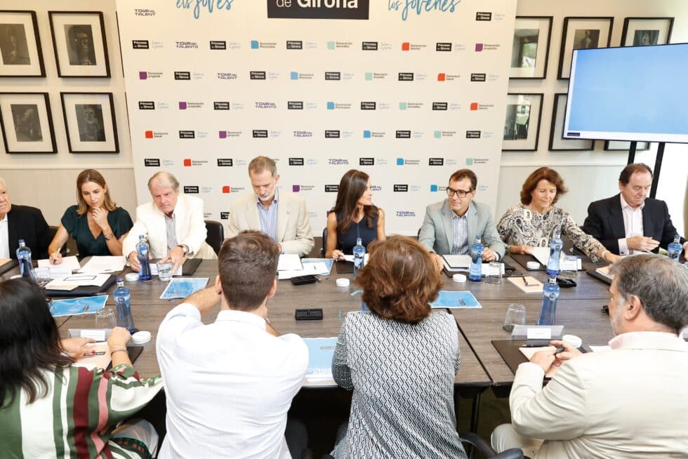 Los reyes Felipe y Letizia mantienen una reunión con los miembros del Consejo Asesor de la Fundación Princesa de Girona