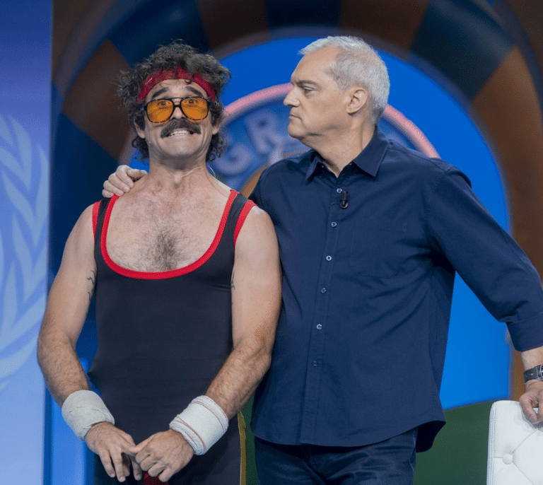 Así es Víctor Ortiz, el acróbata que está detrás de Wilbur en el 'Grand Prix'