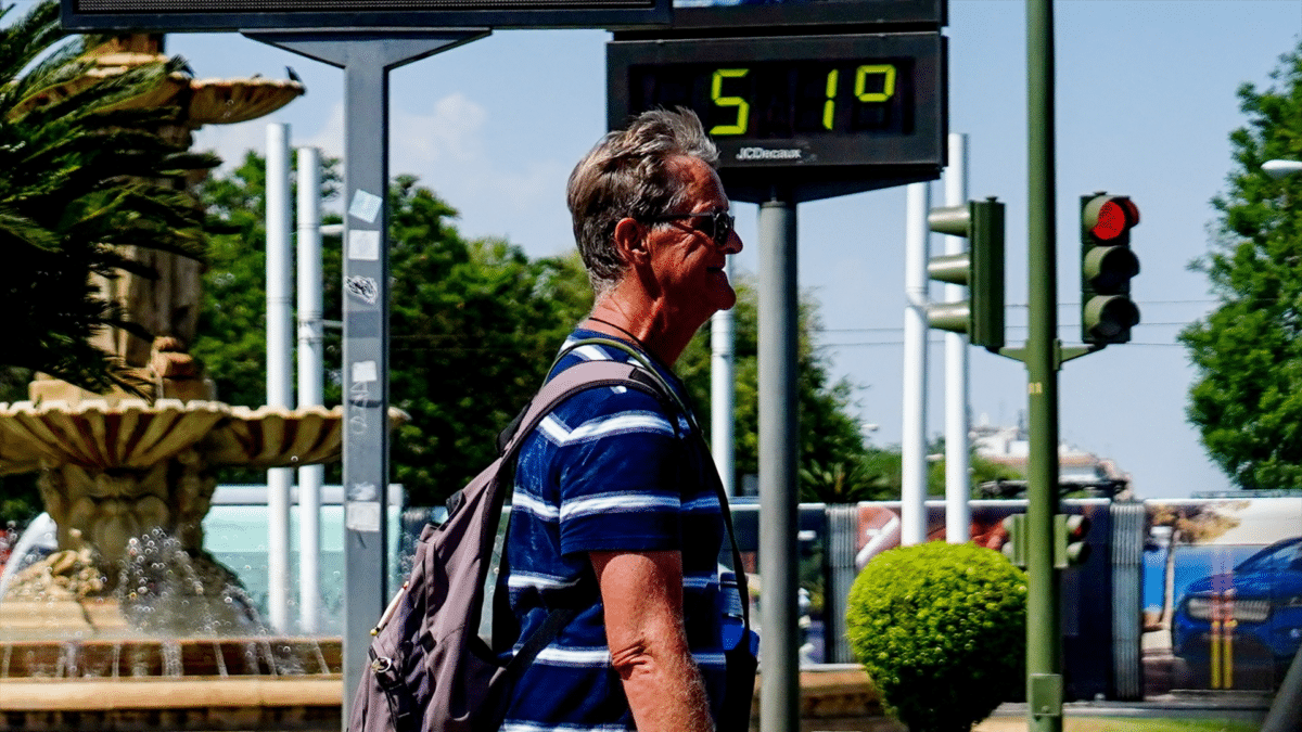 Un termómetro marca 51 grados en Sevilla por una ola de calor que durará hasta hasta el próximo jueves 13 de julio