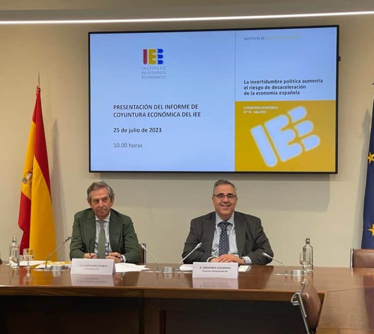 El IEE alerta: "La incertidumbre política aumenta el riesgo de desaceleración económica"