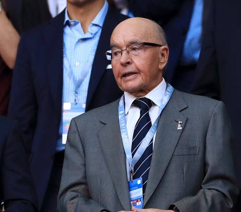 El delito con el que el propietario del Tottenham enriqueció a sus amantes y a sus pilotos privados
