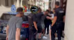 La Policía Nacional detiene en la Gran Vía de Madrid a un fugitivo italiano "extremadamente violento"