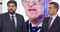 Feijóo acusa desde Murcia a Vox de ser "aliada del sanchismo", que "pagará el 23-J"