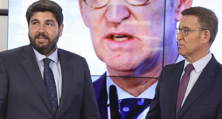 Feijóo acusa desde Murcia a Vox de ser "aliada del sanchismo", que "pagará el 23-J"