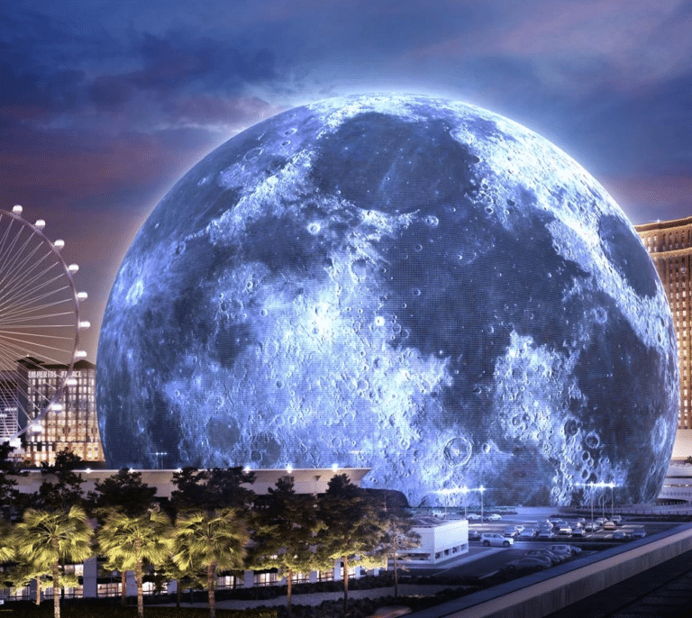 La piel LED del edificio esférico más grande del mundo ya ilumina Las Vegas
