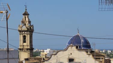 Un niño de 2 años y su madre resultan heridos tras precipitarse de un tercer piso en Valencia