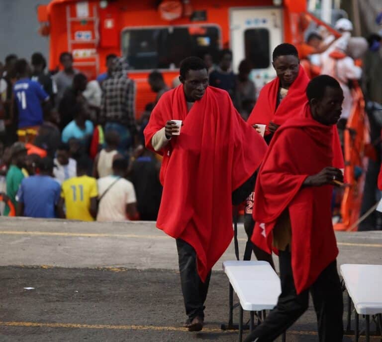 Nueva oleada de pateras en el Mediterráneo y Canarias: un fallecido entre los ocupantes de un cayuco en Tenerife