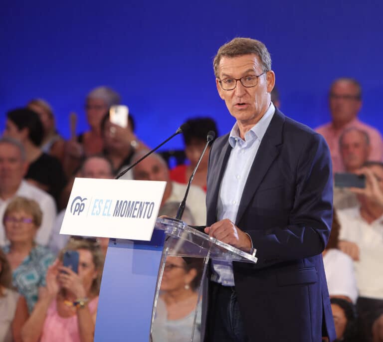 Feijóo suspende la campaña por una lumbalgia y confirma su ausencia en el debate a tres