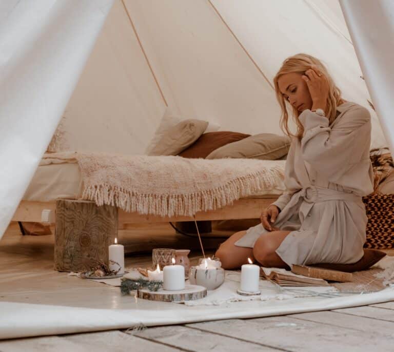 ¿Pagarías 2.000 euros por un saco de dormir? 'Glamping', la acampada de los ricos