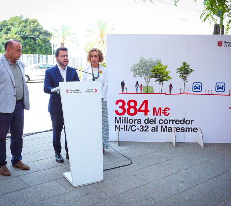 PSOE y ERC hacen campaña a golpe del talonario del Gobierno en Cataluña: más de mil millones en dos semanas