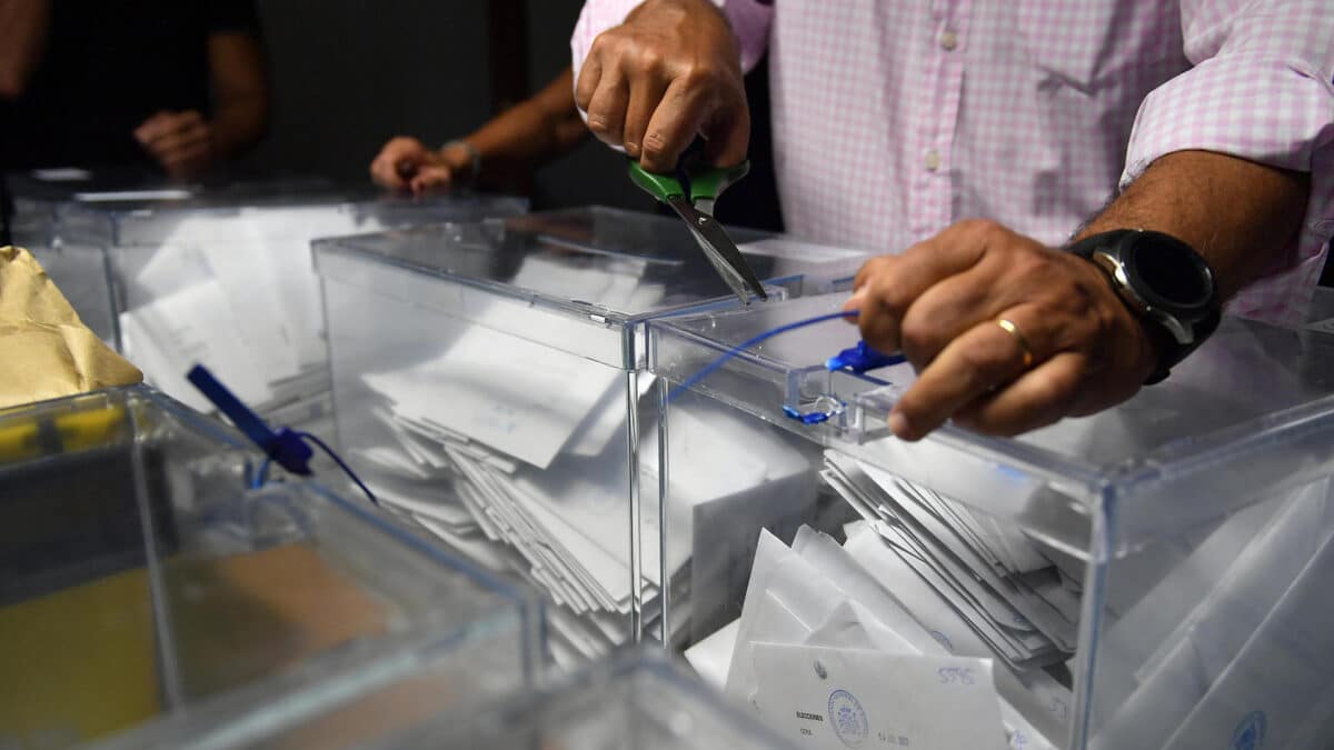 Comienza en Madrid el recuento del voto CERA para el Senado: el resultado oficial podría demorarse hasta el domingo