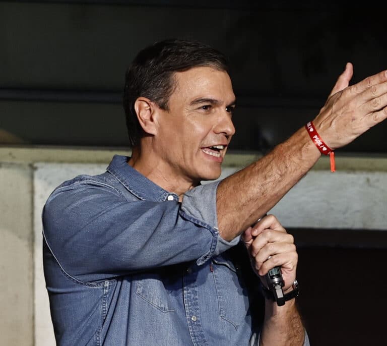 El CIS de Tezanos irrumpe en el escenario de pactos con una encuesta a la medida de Sánchez
