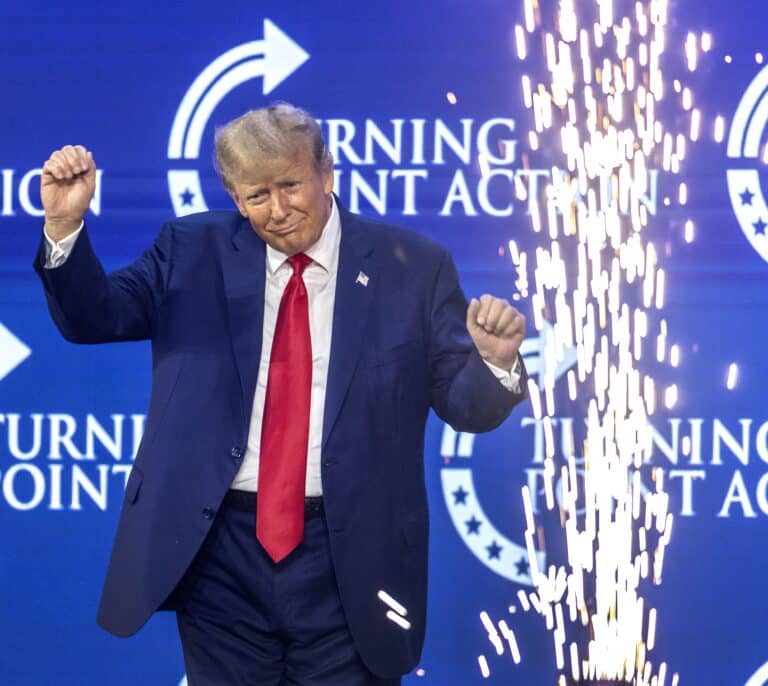 Trump afirma que es objeto de una investigación penal por el asalto al Capitolio